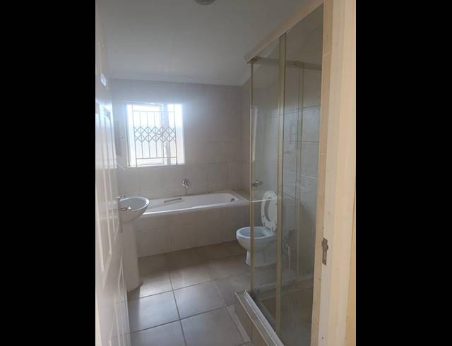 1 BEDROOM PROPERTY TO RENT IN BLUFF